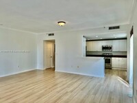 671 Biltmore Way, Unit 402 in Coral Gables, FL - Foto de edificio - Building Photo