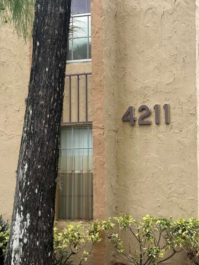 4211 NW 19th St in Lauderhill, FL - Building Photo - Building Photo