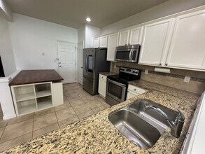 6798 Roundleaf Dr in Jacksonville, FL - Building Photo - Building Photo