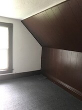 1326 W 4th St in Waterloo, IA - Building Photo - Building Photo