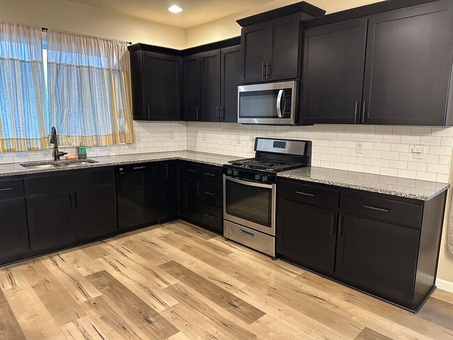 4238 NE Sagecrest St in Albany, OR - Building Photo - Building Photo