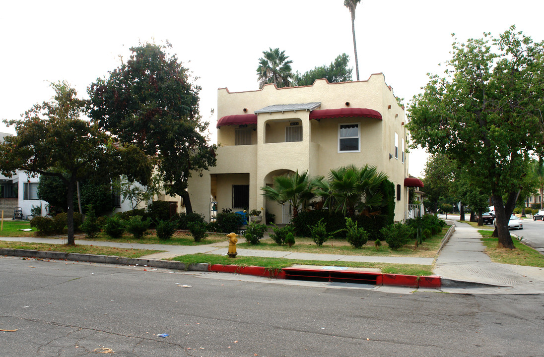 1157 San Rafael Ave in Glendale, CA - Building Photo