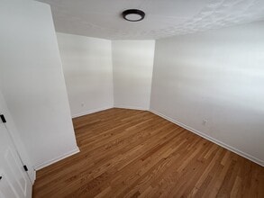 40 Varmor Dr in New Britain, CT - Building Photo - Building Photo