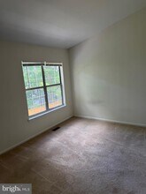 332 Lancaster Square in Sterling, VA - Building Photo - Building Photo