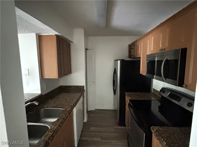 201 Santa Clara Dr in Naples, FL - Foto de edificio - Building Photo