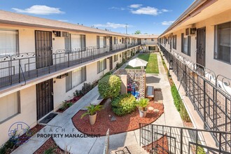 Citrus Apartments in La Habra, CA - Foto de edificio - Building Photo