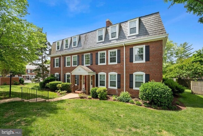 property at 3008 S Abingdon St