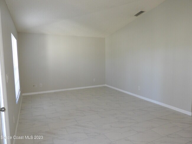 740 Montrose St SE in Palm Bay, FL - Building Photo - Building Photo