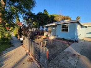 3560 Baltic Ave in Long Beach, CA - Building Photo - Building Photo
