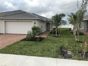 2016 Vermont Ln in Naples, FL - Building Photo - Building Photo