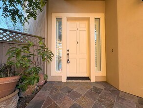 939 Corriente Point Dr in Redwood City, CA - Building Photo - Building Photo