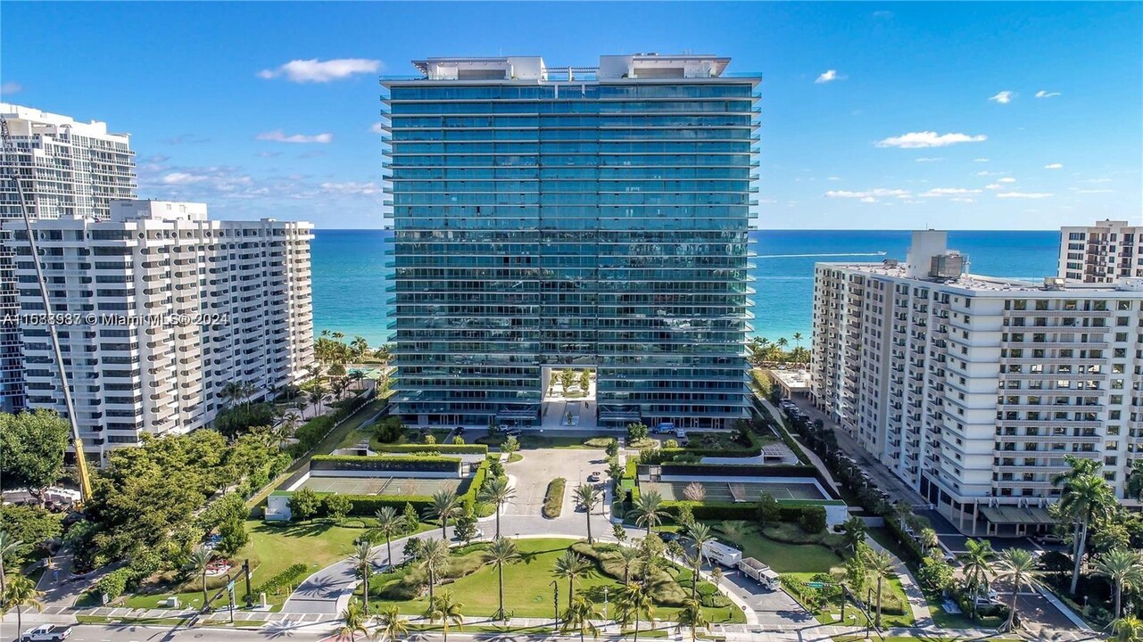 10203 Collins Ave in Bal Harbour, FL - Building Photo