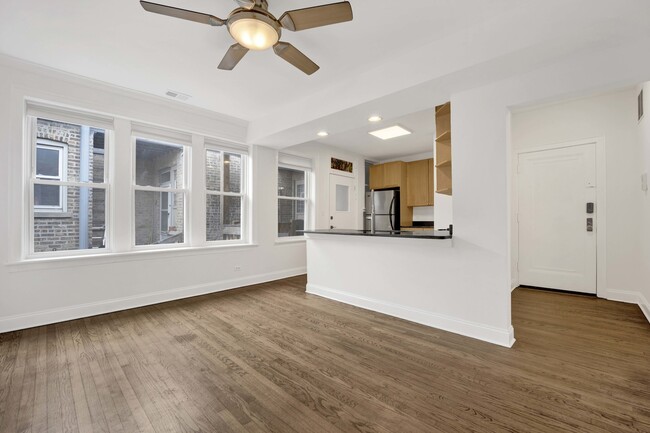 2234 W Roscoe St in Chicago, IL - Building Photo - Building Photo