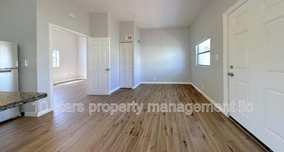 14125 Palm St-Unit -4 in Madeira Beach, FL - Building Photo - Building Photo