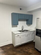 4872 W Homer St, Unit 1st Floor in Chicago, IL - Foto de edificio - Building Photo