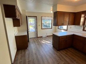 2 S Grand Ave in Waukesha, WI - Building Photo - Building Photo