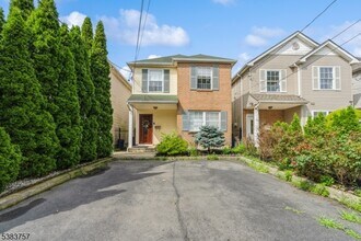 18 Henry St in New Brunswick, NJ - Building Photo - Building Photo
