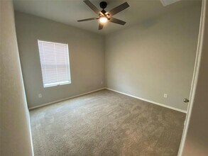 194 Heritage Ml Trl in Elgin, TX - Building Photo - Building Photo