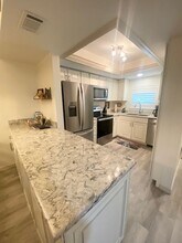 16007 Davis Rd in Ft. Myers, FL - Foto de edificio - Building Photo