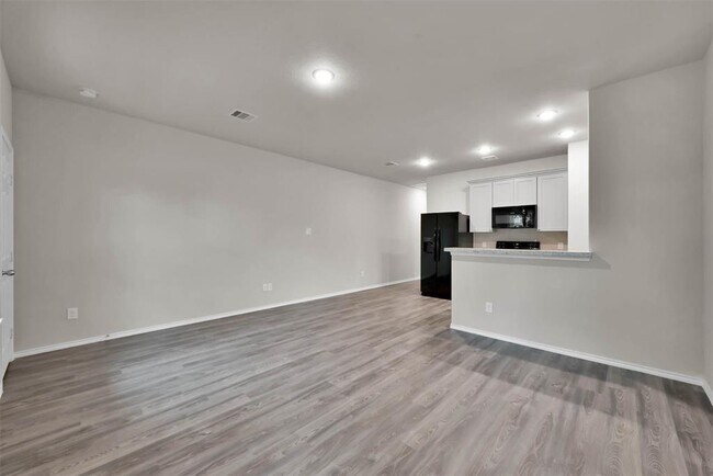 417 E Avenue G photo'