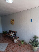 3551 NE 169th St in North Miami Beach, FL - Foto de edificio - Building Photo