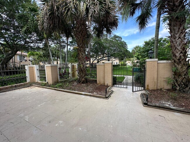 356 Prestwick Cir in Palm Beach Gardens, FL - Building Photo - Building Photo