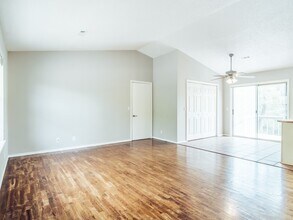 7 Claypole Ln in Bella Vista, AR - Building Photo - Building Photo