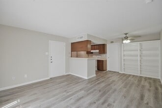 12905 Woodforest Blvd, Unit 607 in Houston, TX - Building Photo - Building Photo
