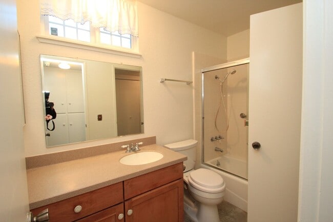 535 Lawnwood Way in Oxnard, CA - Building Photo - Building Photo