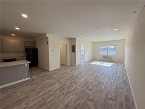 327 Pine St in Pawtucket, RI - Foto de edificio - Building Photo