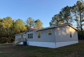 379 Brookside Dr in Abbeville, SC - Building Photo - Building Photo