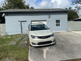 1101 NW 7th Ave in Fort Lauderdale, FL - Building Photo