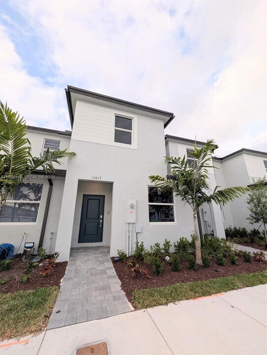 15617 SW 276th Terrace in Homestead, FL - Building Photo
