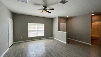 1275 Torrington St SE in Palm Bay, FL - Building Photo - Building Photo