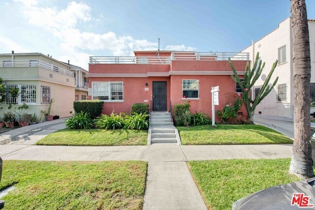 413 1/2 N Gardner St in Los Angeles, CA - Building Photo - Building Photo