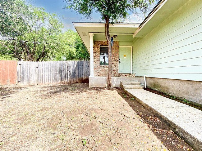 109 Hughson Ct in San Marcos, TX - Building Photo - Building Photo