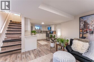 77 W 4th St in Hamilton, ON - Building Photo - Building Photo