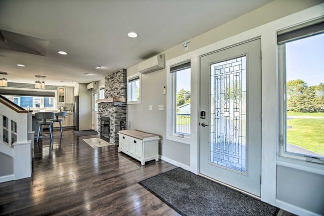 property at 2712 Shorewood Dr