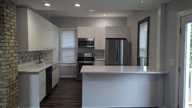 property at 1908 E Webster Pl
