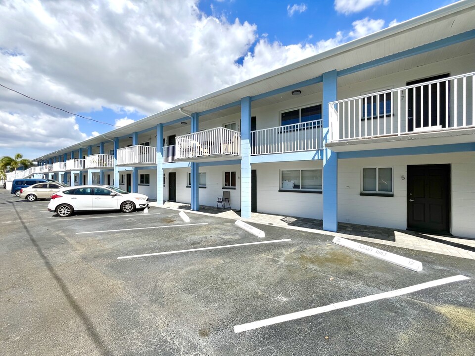 CasaDova Apartments in Kenneth City, FL - Building Photo