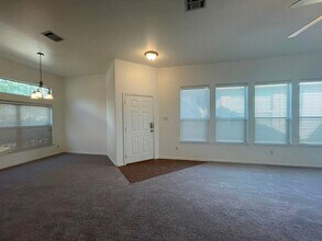 128 Otono Loop in Kyle, TX - Building Photo - Building Photo