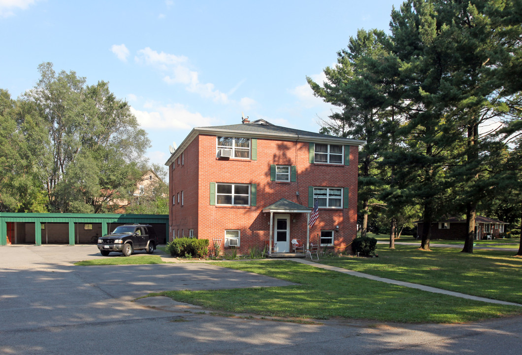 Creekside Court Apartments in Hamburg, NY - Foto de edificio