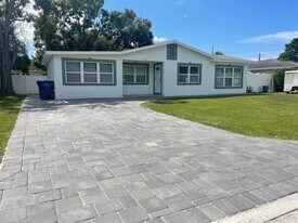 4426 W Bay Ct Ave in Tampa, FL - Building Photo