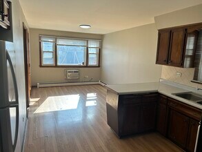 5645 W 63rd Pl in Chicago, IL - Building Photo - Building Photo