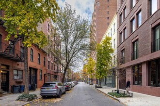 24 Jane St in New York, NY - Foto de edificio - Building Photo