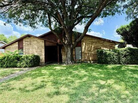 1909 Forestdale Dr in Richardson, TX - Building Photo