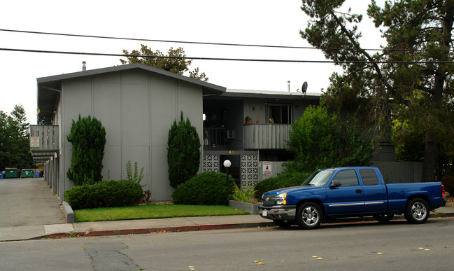 445 E St in Santa Rosa, CA - Building Photo - Building Photo