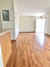 327 W Post Rd in White Plains, NY - Building Photo - Building Photo
