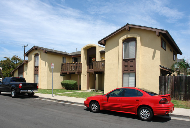 16872 Green St in Huntington Beach, CA - Building Photo - Building Photo