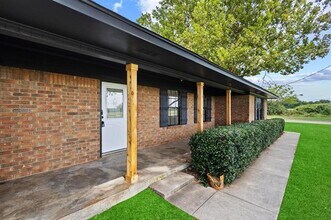 1121 Bones Chapel Rd in Whitesboro, TX - Building Photo - Building Photo